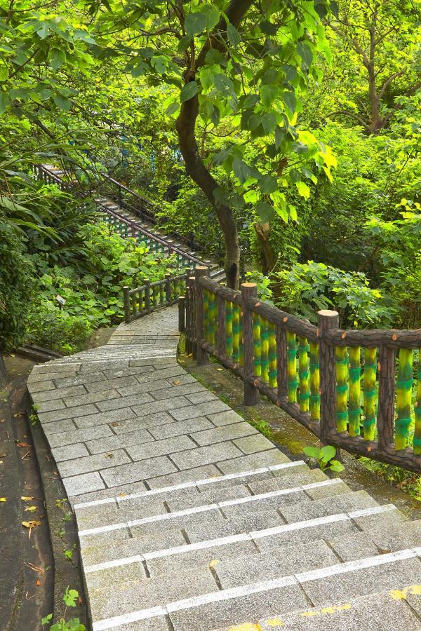 臺北 圆山大饭店酒店 外观 照片 The path to the temple