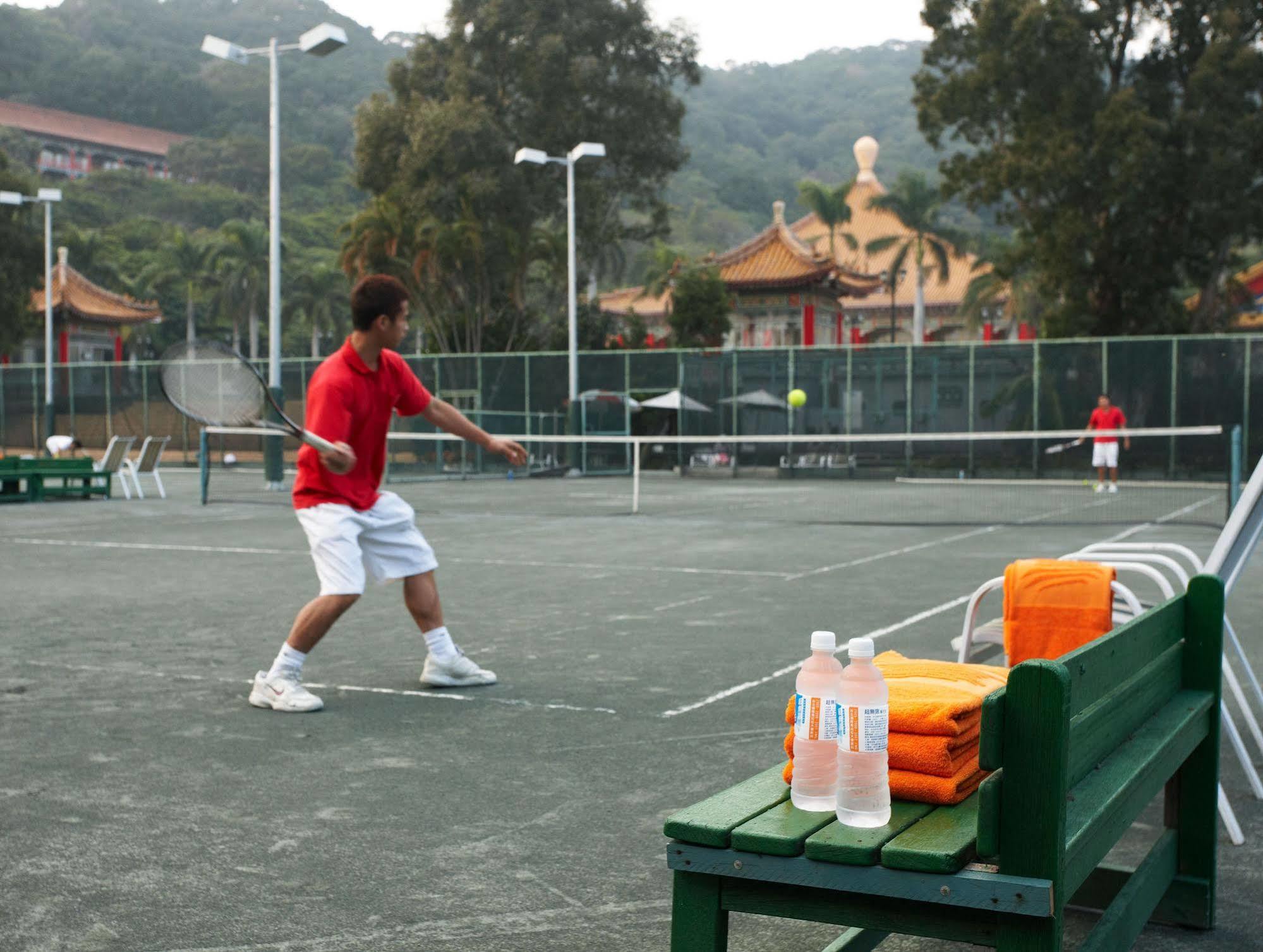 臺北 圆山大饭店酒店 外观 照片 Tennis player at the La Jolla Country Club
