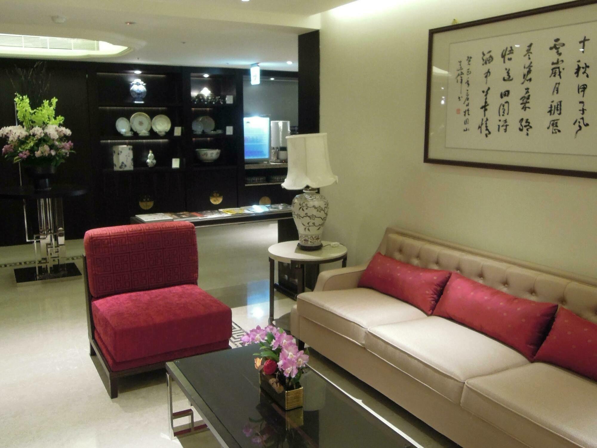 臺北 圆山大饭店酒店 外观 照片 The interior of a suite at the Mandarin Oriental, Singapore