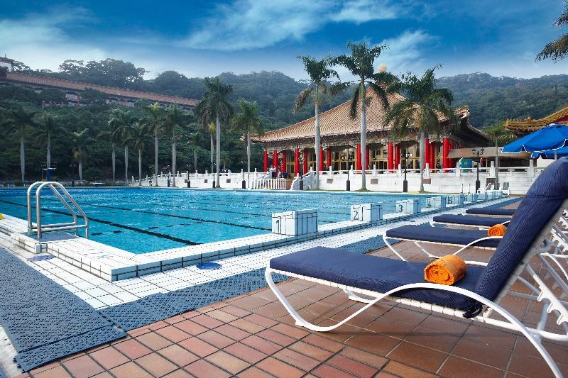臺北 圆山大饭店酒店 外观 照片 The swimming pool at the Hong Kong Country Club